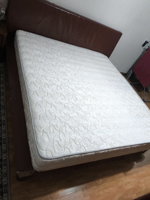 Продам кровать с матрасом