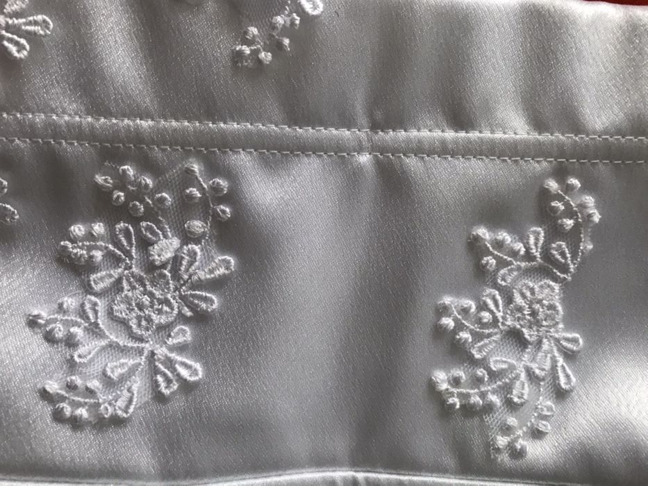 Corset si fusta cu aplicatii din dantela