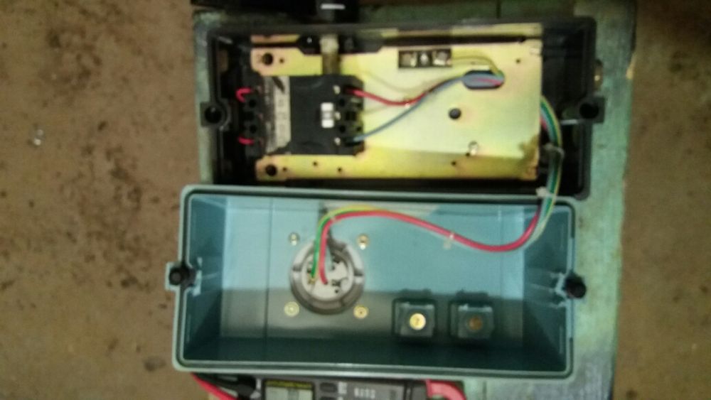 cutie cu separator de sarcina si priza