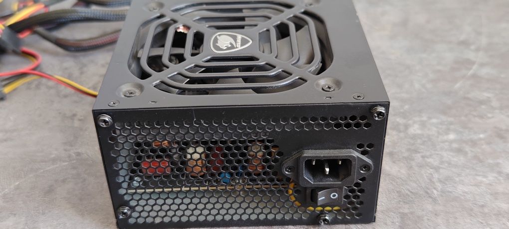 Блок питания Cougar 700w
