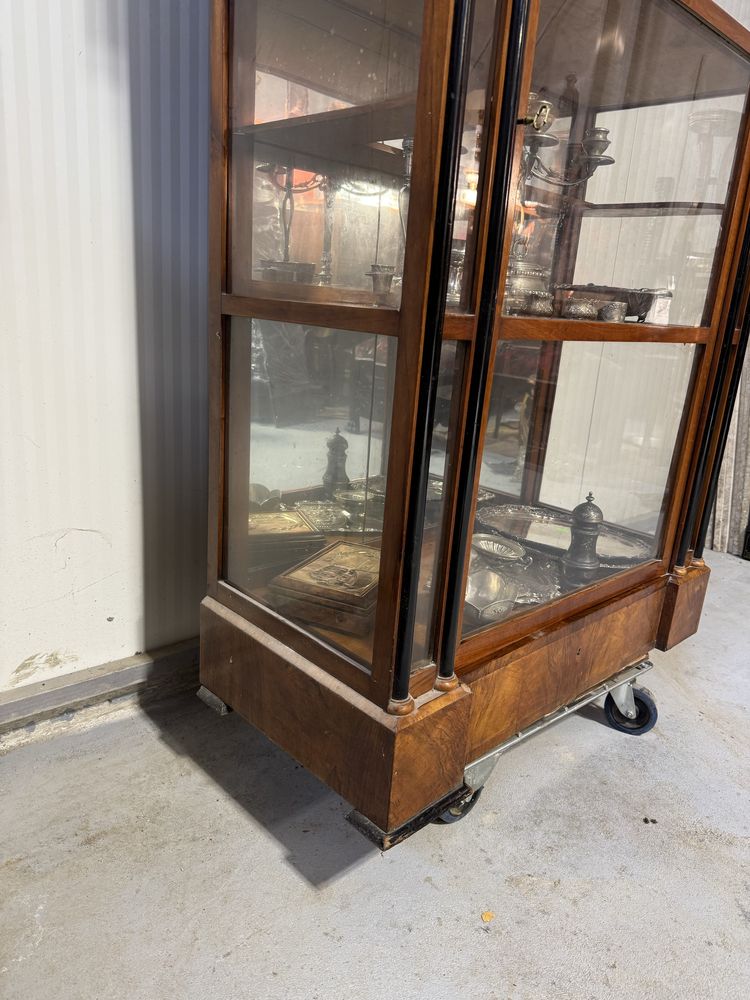 Vitrina biedermeier din lemn cu intarsii si coloane