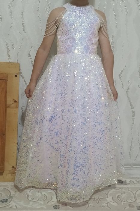 Продам платье нарядное.  Рост 160.