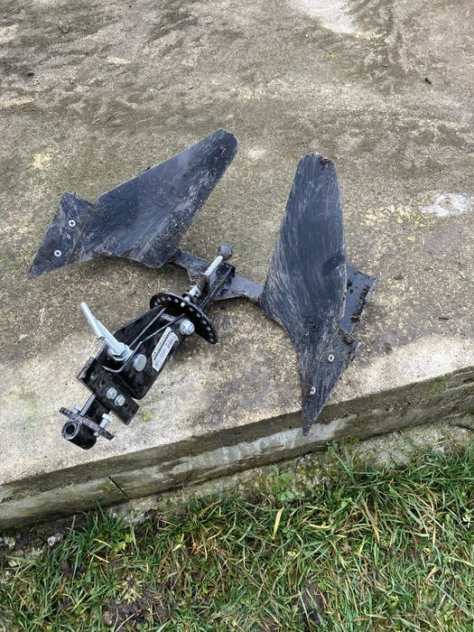 Plug reversibil motocultor