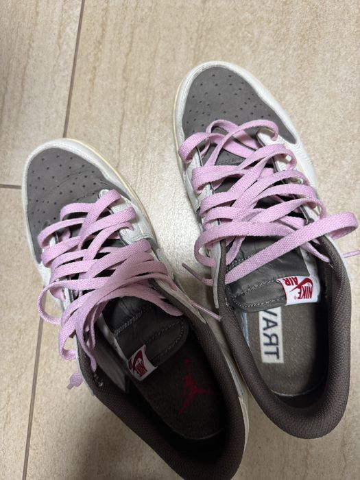 Jordan 1 Travis Scott