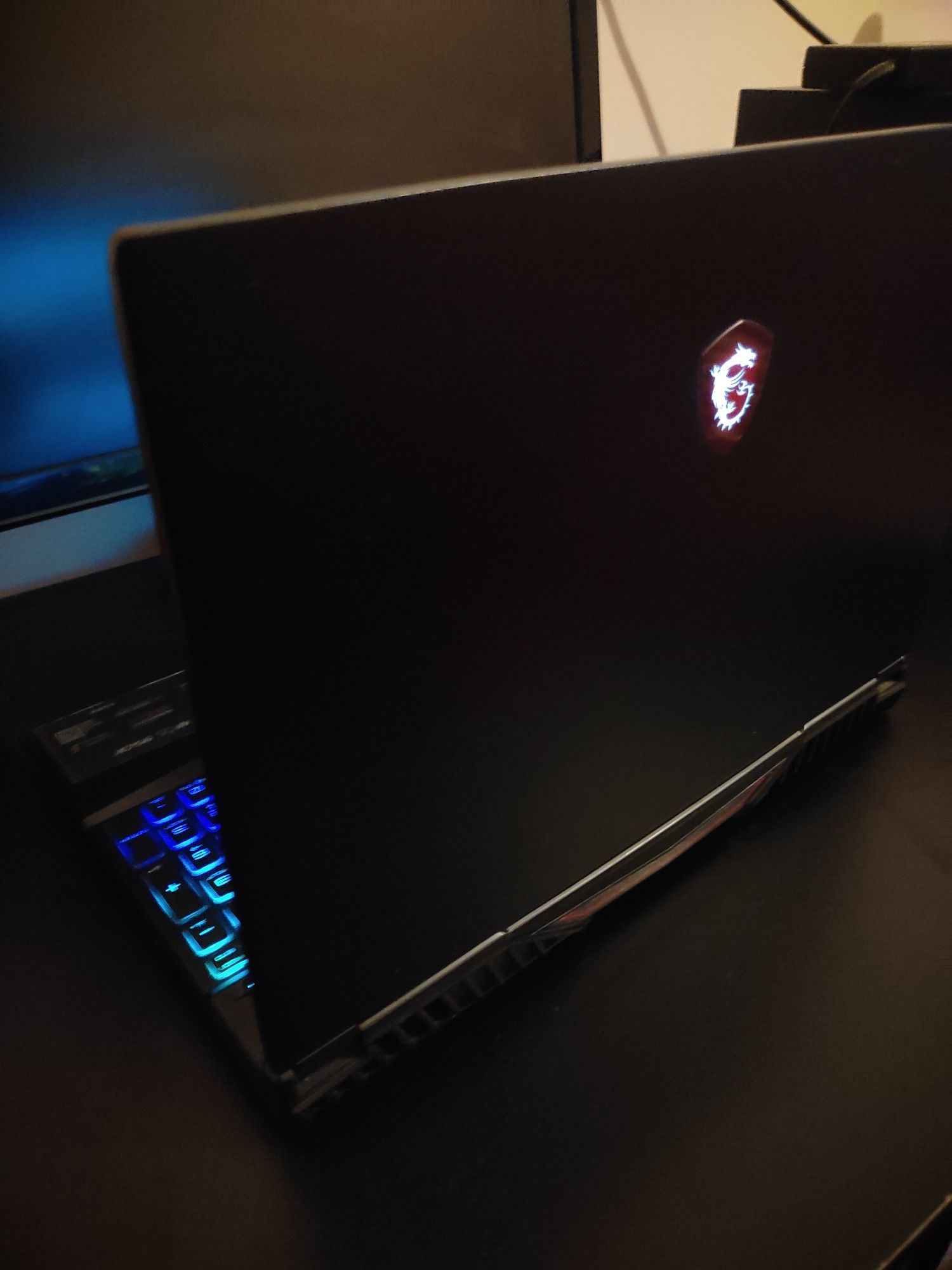 Ноутбук MSI gtx 1650