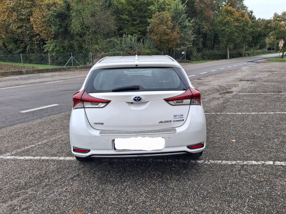 Toyota Auris Hybrid hatchback facelift 2015