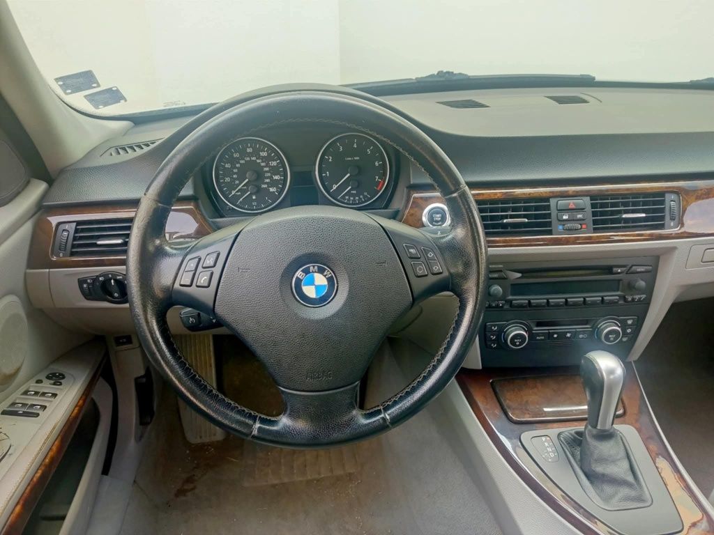 BMW E90 328i американска