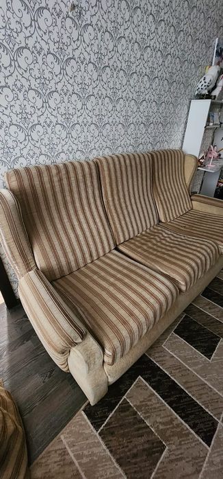 Продам ретро диван и 2 кресла. Состояние отличное.