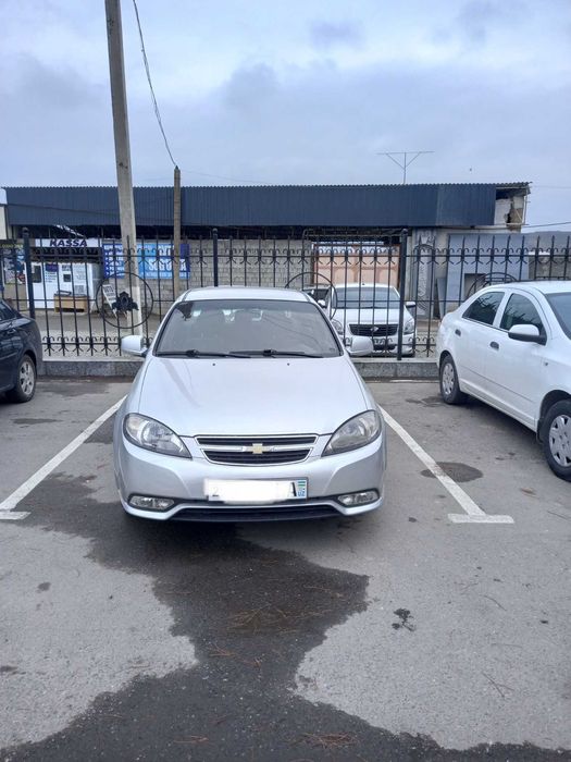 Yaxshi holatdagi Gentra zudlik bilan sotiladi.