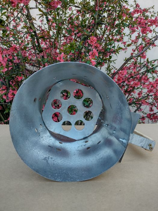 Accelerator pentru grătar. Aprinzător de cărbuni supradimensionat