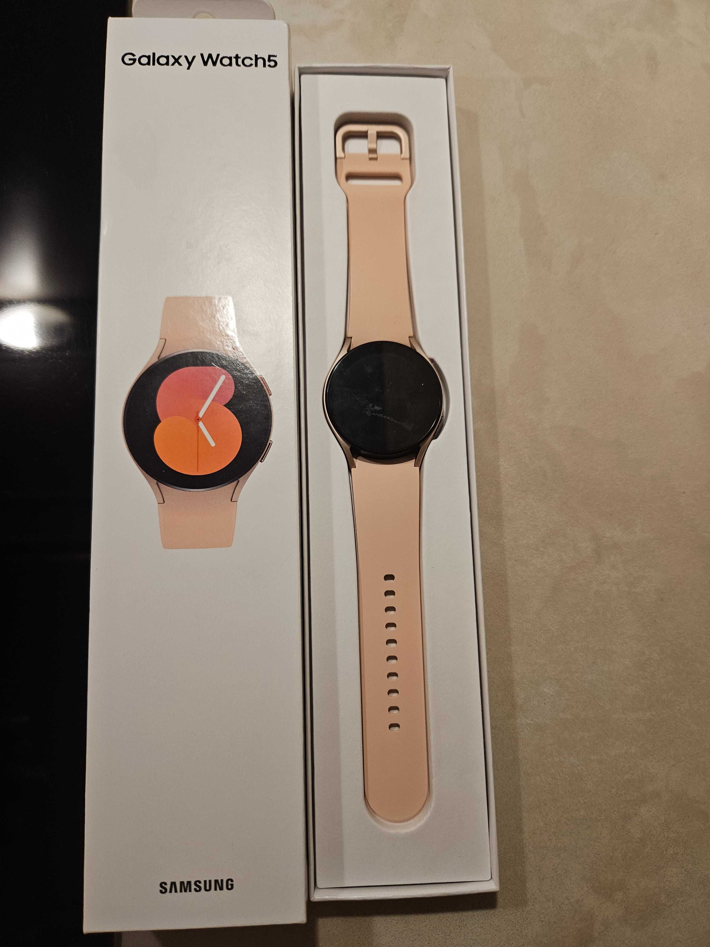 Смарт часовник Samsung Galaxy Watch 5 нов