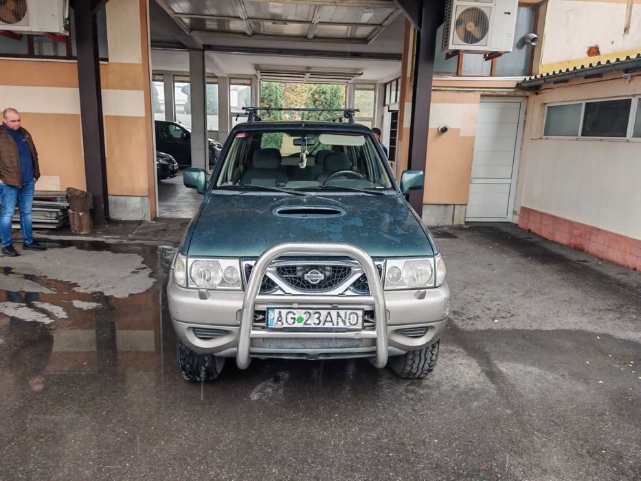 VAND NISSAN off road