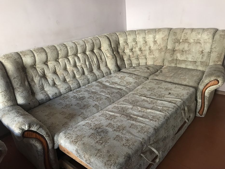 Продам угловой диван с креслом