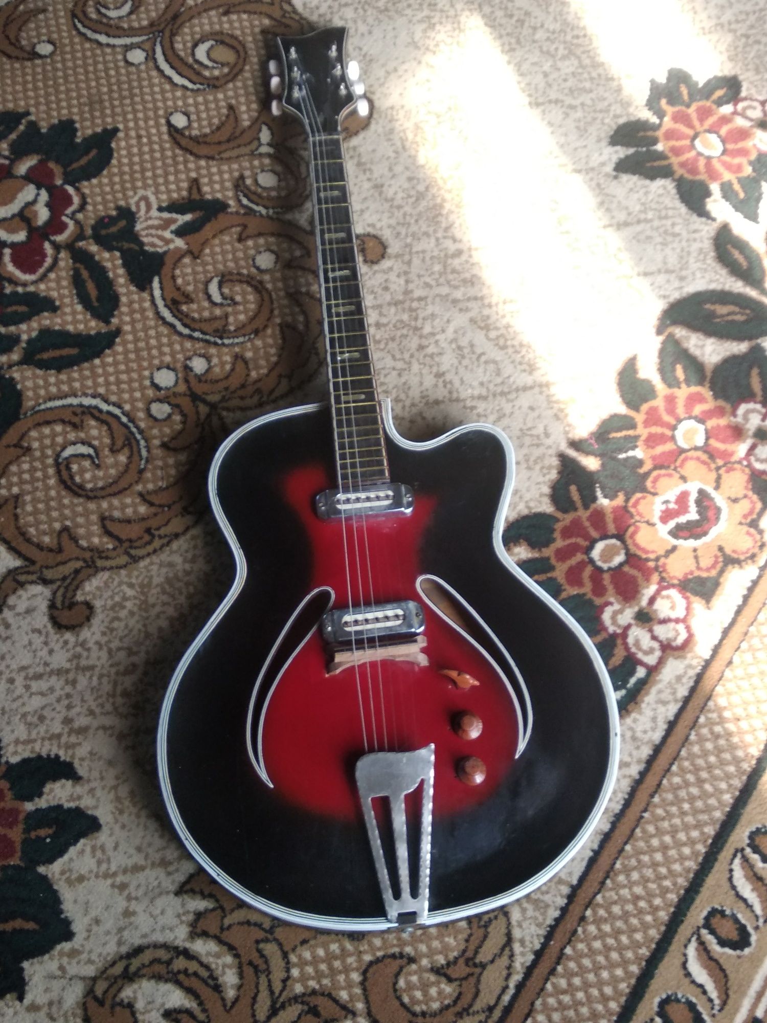 Gitara sotiladi hoglati zoʻr