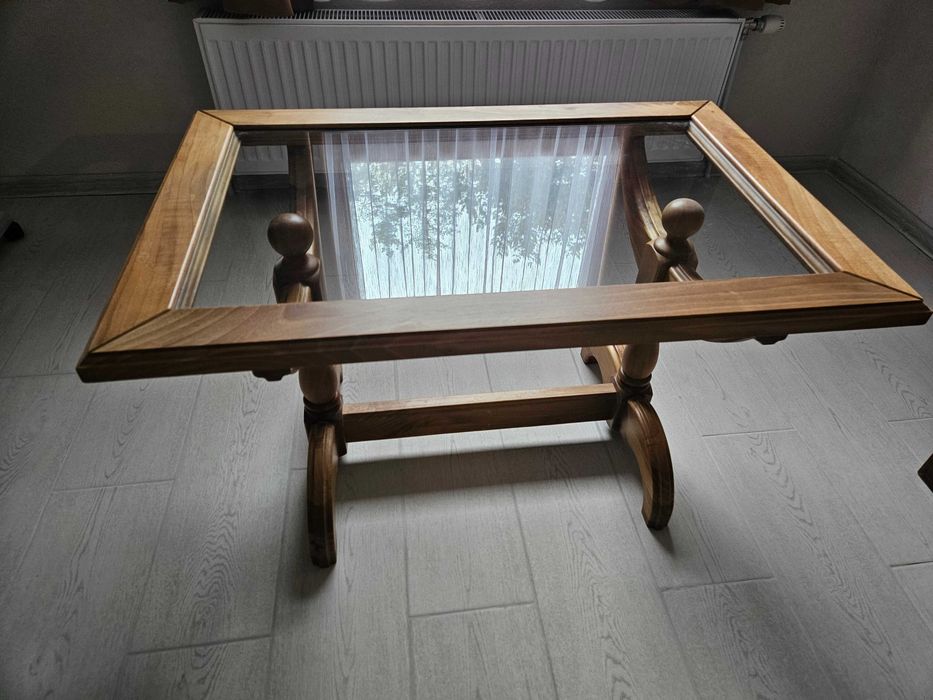 Холна маса от дърво