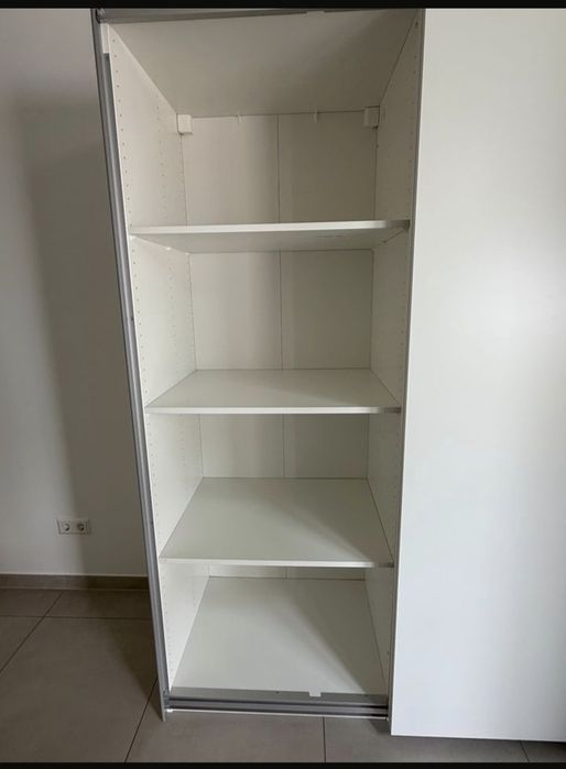 Dulap cu uși culisante