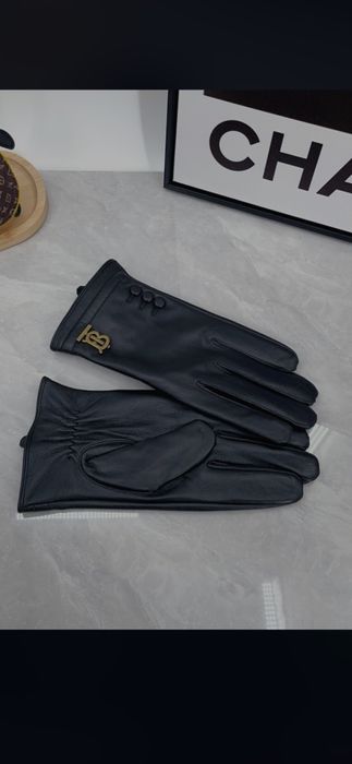 Mănuși Burberry model 2026