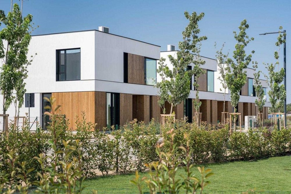 PARTICULAR    Teren de vanzare   1880 mp. D.28