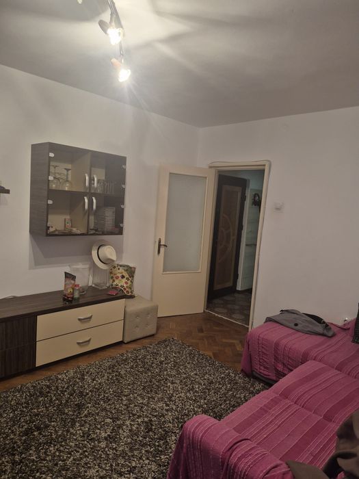 Vând apartament 3 camere