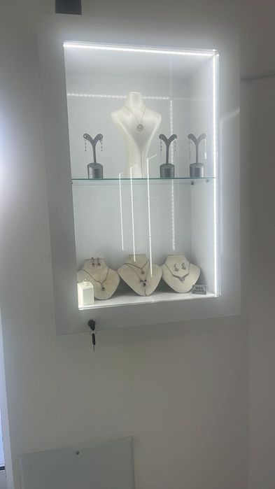 шкафове и витрини