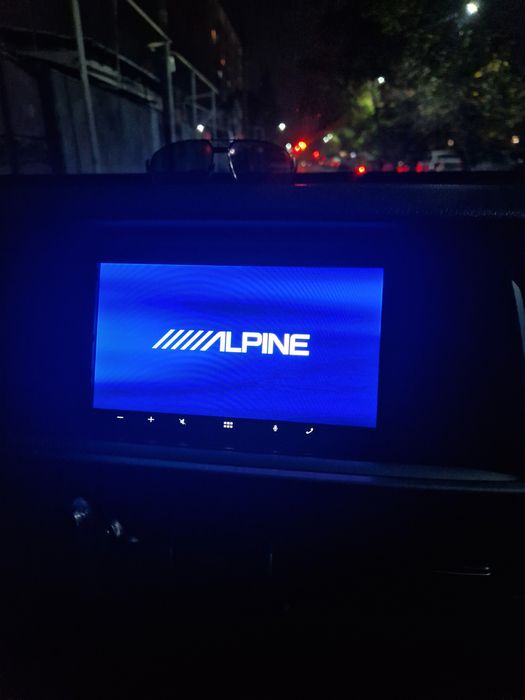 Продам Магнитолу Alpine Ilx w650bt