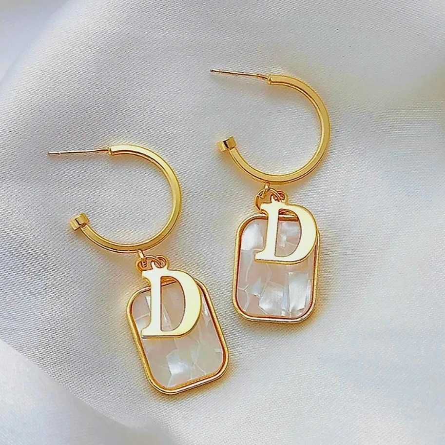 Уникални обици Dior