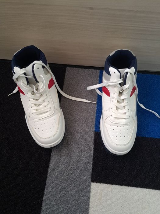 Чисто нови кецове