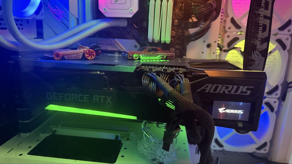 Продавам Nvidia RTX 3070 TI 8GB GDDR6X Aorus MASTER