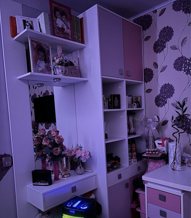 Mobila dormitor-calitate foarte buna , stare excelenta