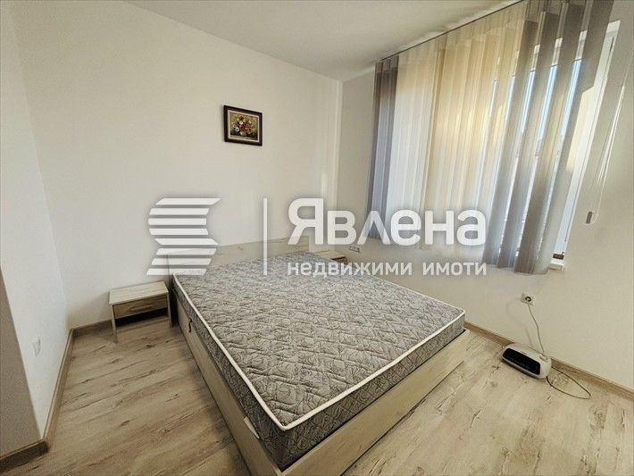 слънчев тристаен апаратмент