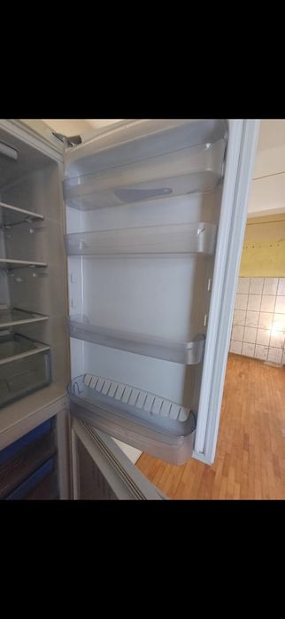Vând frigider în stare bună și mașină de spălat tot în stare foarte bu