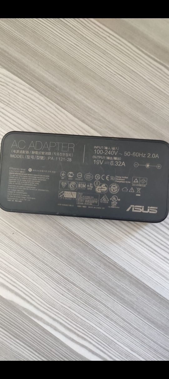 Laptop Asus Gaming cu accesorii