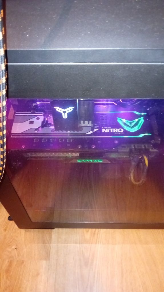 Геймърски компютър i5 8500 rx vega56 16gb ram
