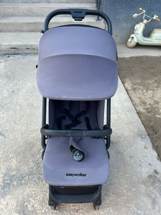 Продаю детскую прогулочную коляску Easy Walker milley 2.