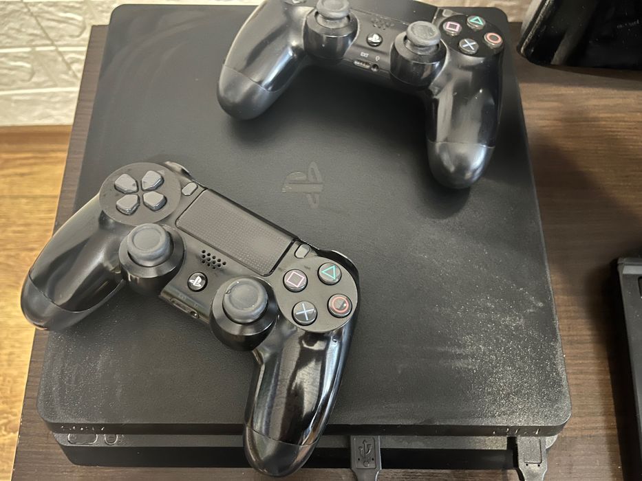 PlayStation 4 със 2 джойстика