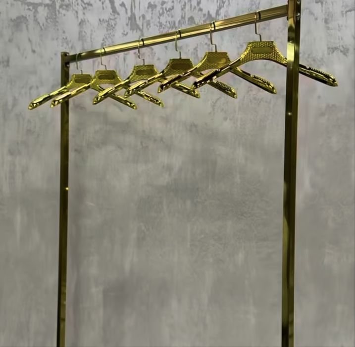 Вешалки золотого цвета