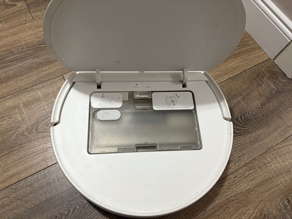 Xiaomi Mi Robot Vacuum-Mop Essential