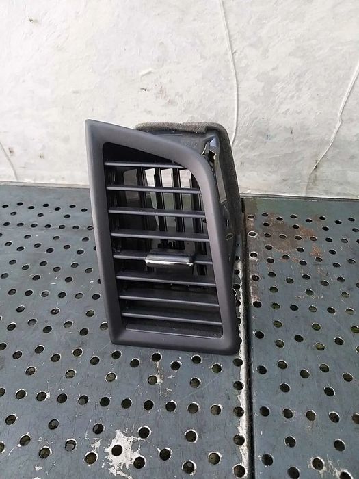 Grila ventilatie bord stanga mitsubishi asx 8030a157