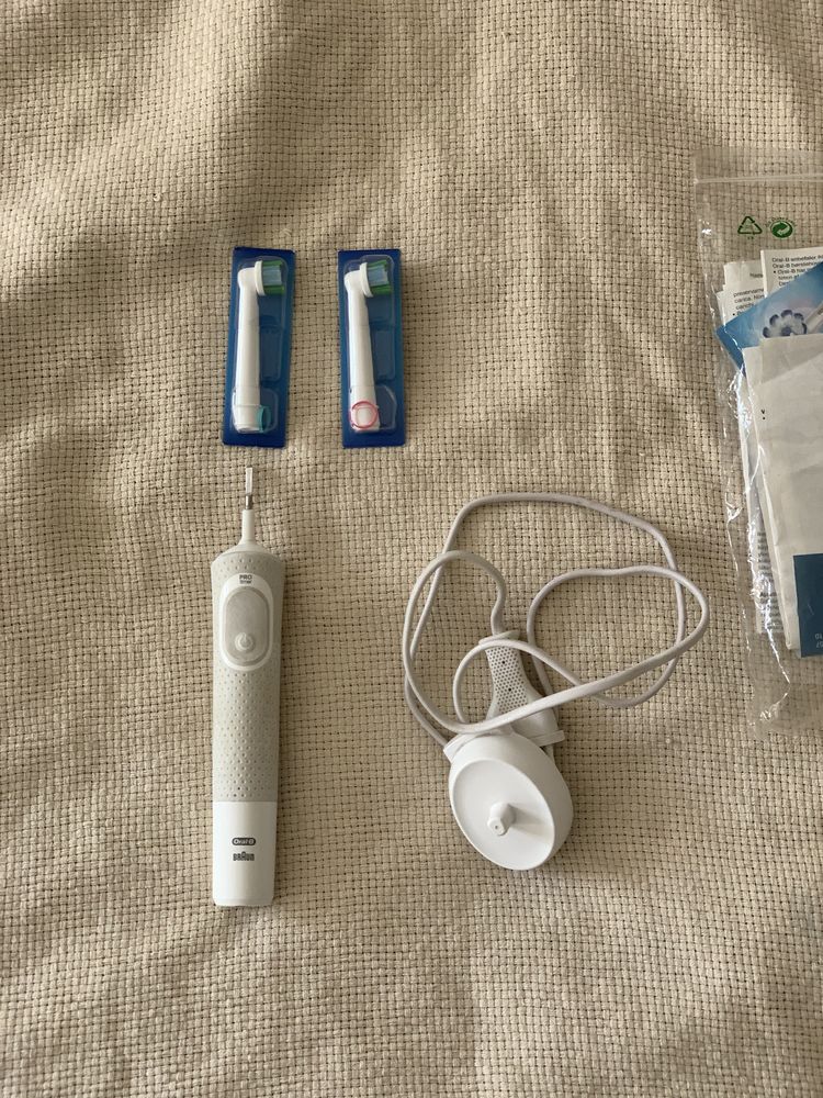 Продаю электрическую зубную щётку Oral B Vitality