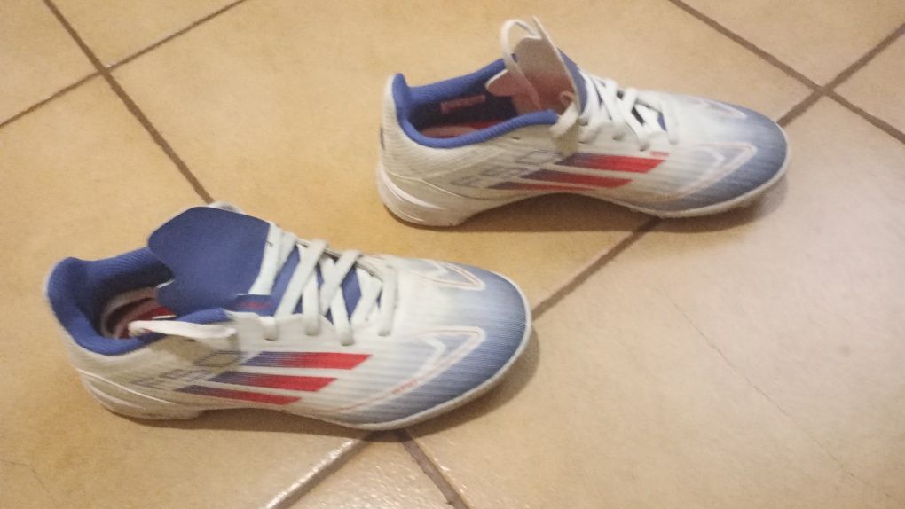 Футболни оригинални маратонки Adidas
