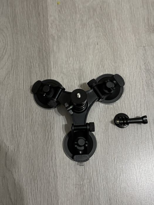 Suport camera actiune ( go pro, dji, insta 360 ) cu 3 ventuze