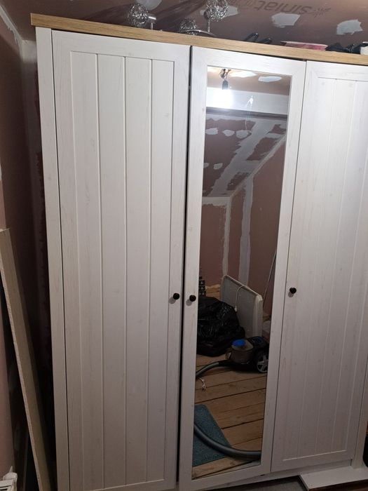 Vând dulap Markskel 160×210 Alb Stejar