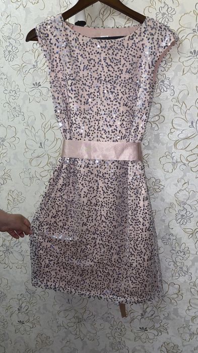 Нежно розовое платье в отличном состоянии