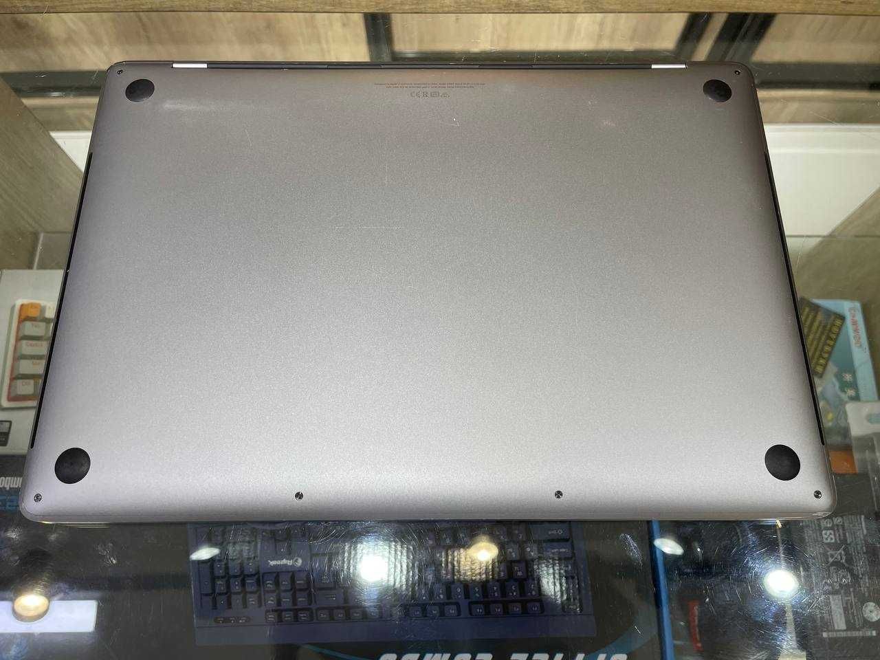 Macbook PRO 15 2019г Core i7-9750H Radeon Pro 555X 4гб ram 16 ssd 512