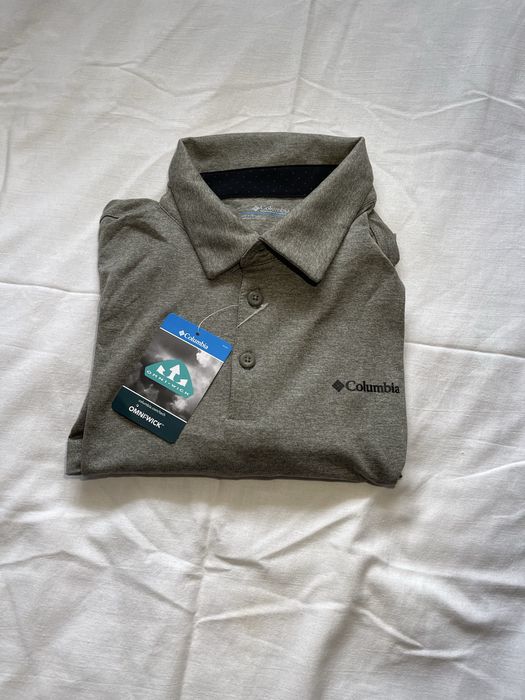 tricou cu guler columbia