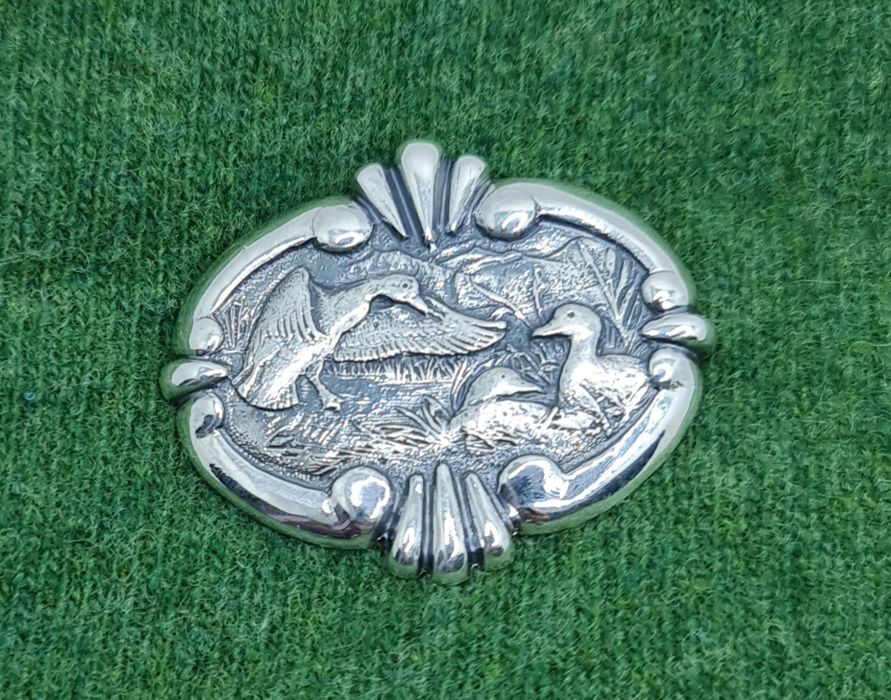 Podoabă de vânătoare din argint masiv scenăcu rațe sălbatice