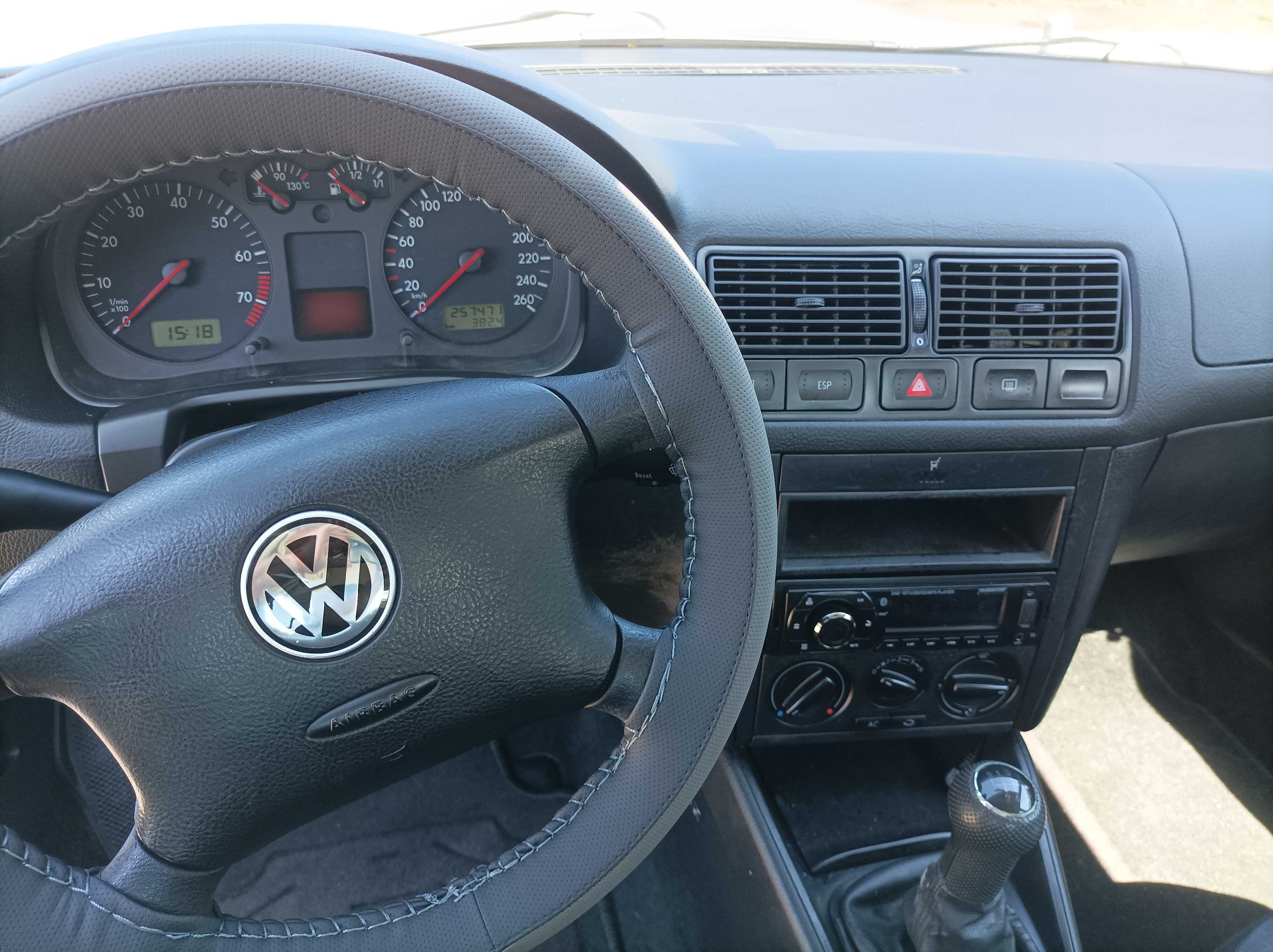 Vând Volkswagen Golf 4 1.6 benzina 2001
