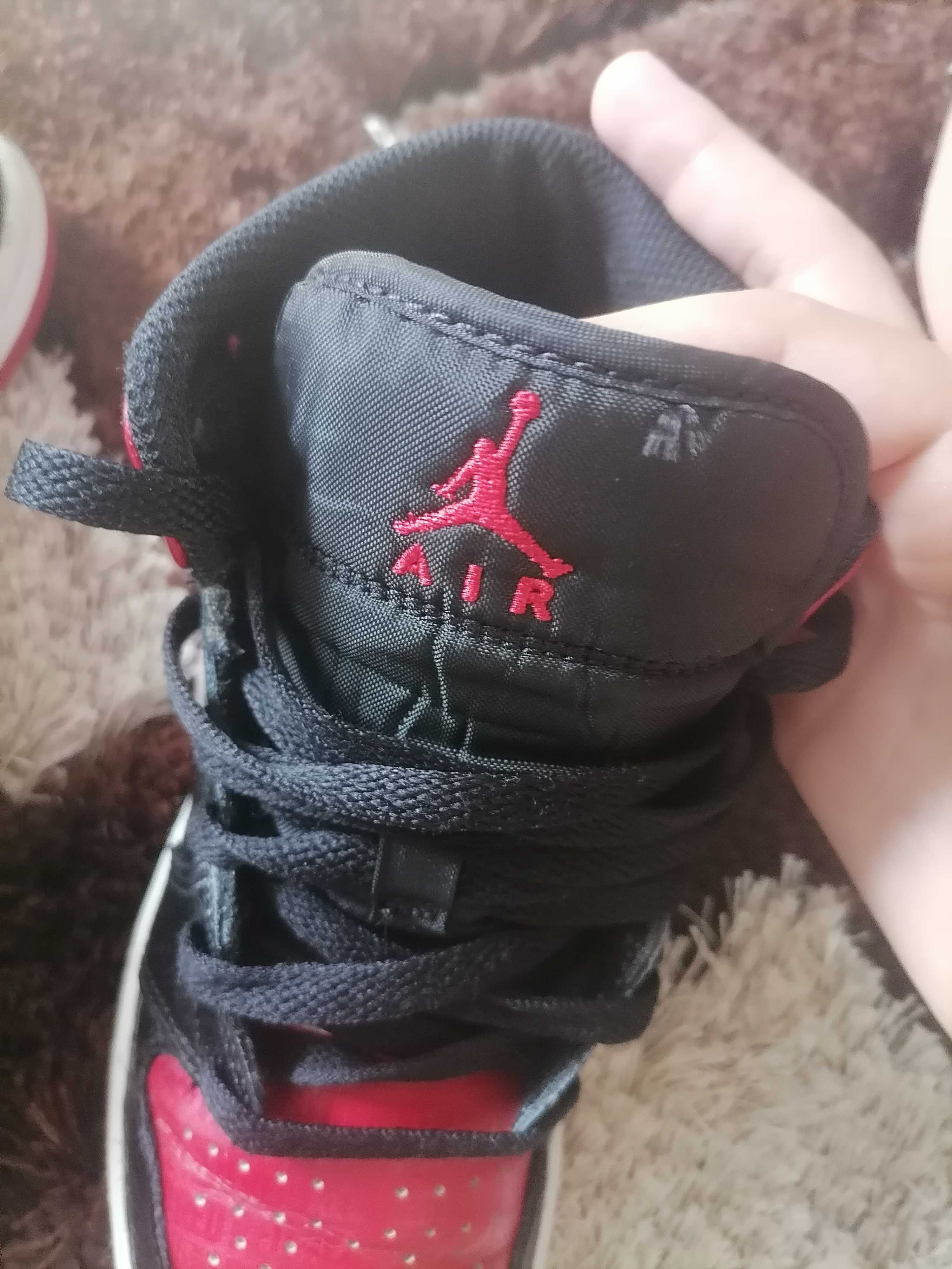 Jordan 1 mid bred mărime 36-37