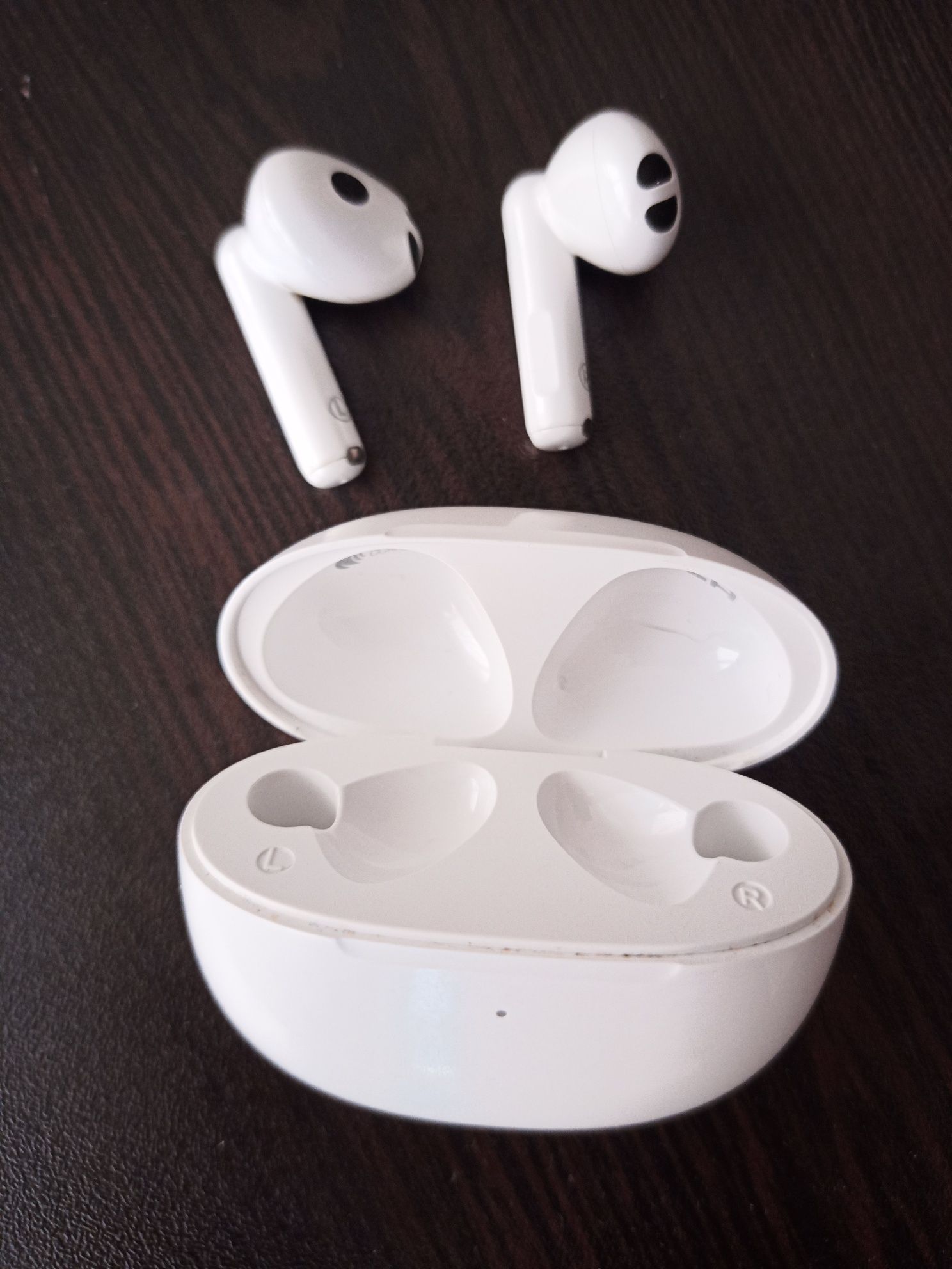Bluetooth безжични слушалки Edifier W220T