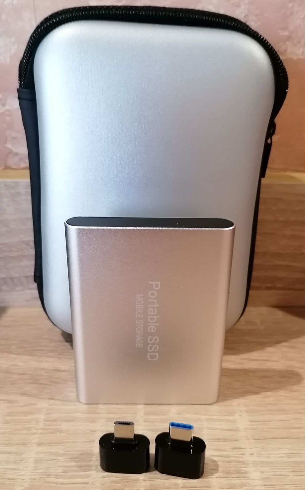 Външна памет 1TB(1000gb) + преходници за смартфон + несесер